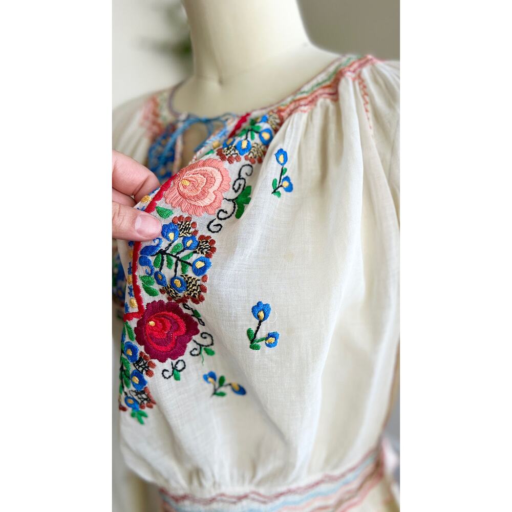 Vintage 1930s Peasant Top 30s Hungarian Floral Embroidered White Folk Blouse - Picture 10 of 10